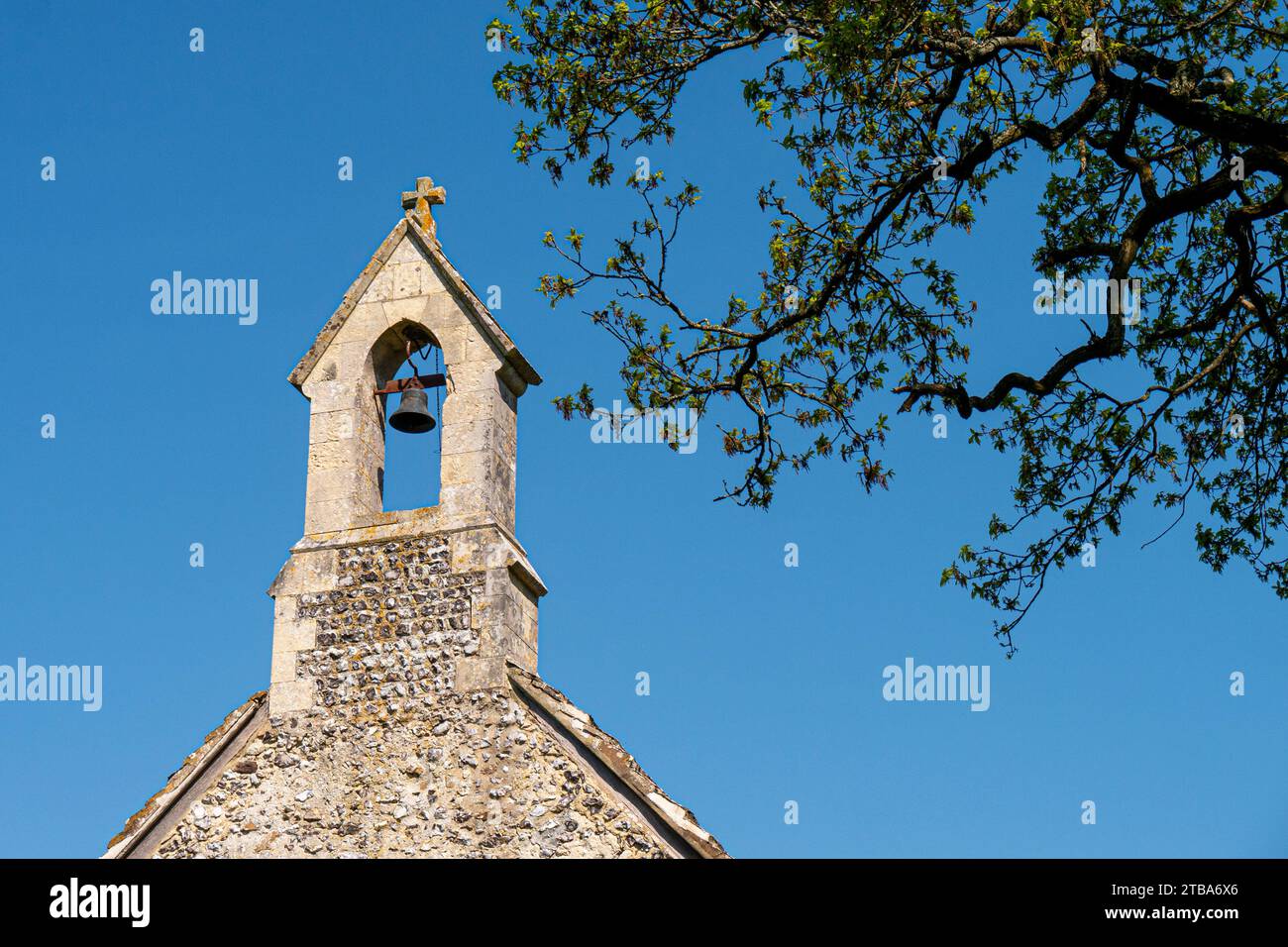 Der Glockenturm auf Buncton Kapelle (11. Jahrhundert) in der Nähe von Washington, West Sussex. Stockfoto