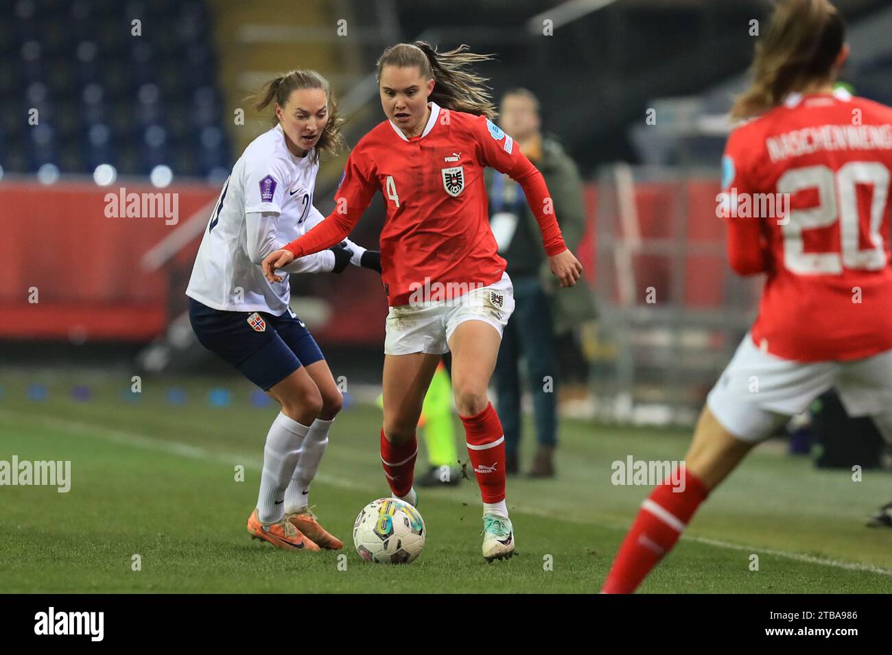 St. Polten, Österreich. Dezember 2023. Lilli Purtscheller (4 Österreich) im Einsatz während des UEFA Women Nations League Matches Austria gegen Norwegen in der NV Arena in St. Polten (Tom Seiss/SPP) Credit: SPP Sport Press Photo. /Alamy Live News Stockfoto