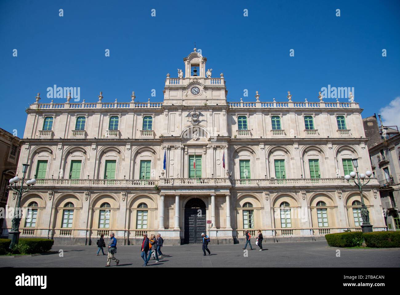 Historisches Gebäude am Universitätsplatz in Catania, Sizilien, Italien Stockfoto