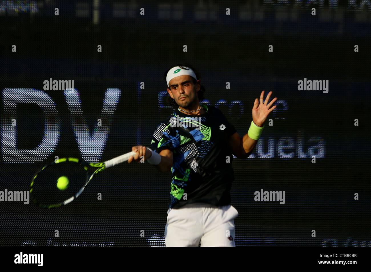 Puerto Cabello, Carabobo, Venezuela. Dezember 2023. Dezember 2023. Juan Bautista Torres aus Argentinien nimmt am internationalen Tennisturnier der Dracula Open in Puerto Cabello, Venezuela, Teil. Foto: Juan Carlos Hernandez (Credit Image: © Juan Carlos Hernandez/ZUMA Press Wire) NUR REDAKTIONELLE VERWENDUNG! Nicht für kommerzielle ZWECKE! Stockfoto