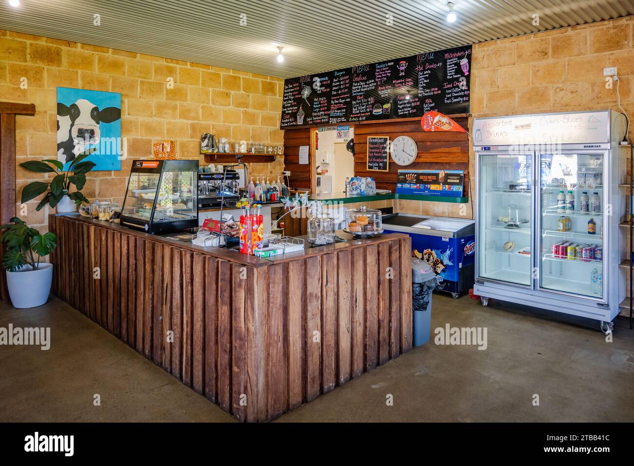 Service-Schalter in einem kleinen Café. Westaustralien. Stockfoto