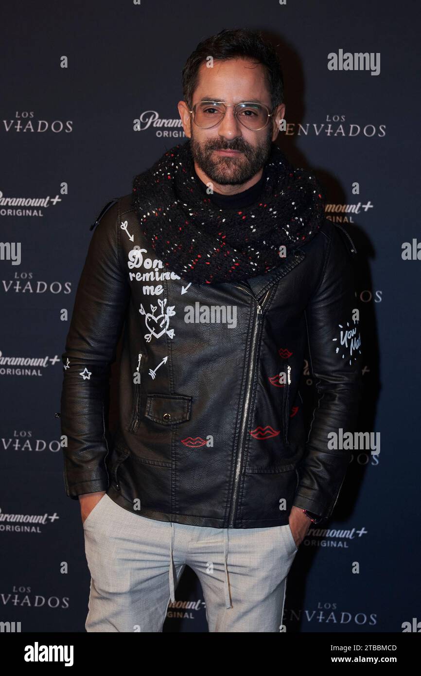 Mexiko-Stadt, Mexiko. Dezember 2023. Aaron Balderi besucht am 5. Dezember 2023 den blauen Teppich der TV-Serie „Los Enviados“ im Teatro Helenico in Mexiko-Stadt. (Foto: Jaime Nogales/Eyepix Group) (Foto: Eyepix/NurPhoto) Credit: NurPhoto SRL/Alamy Live News Stockfoto