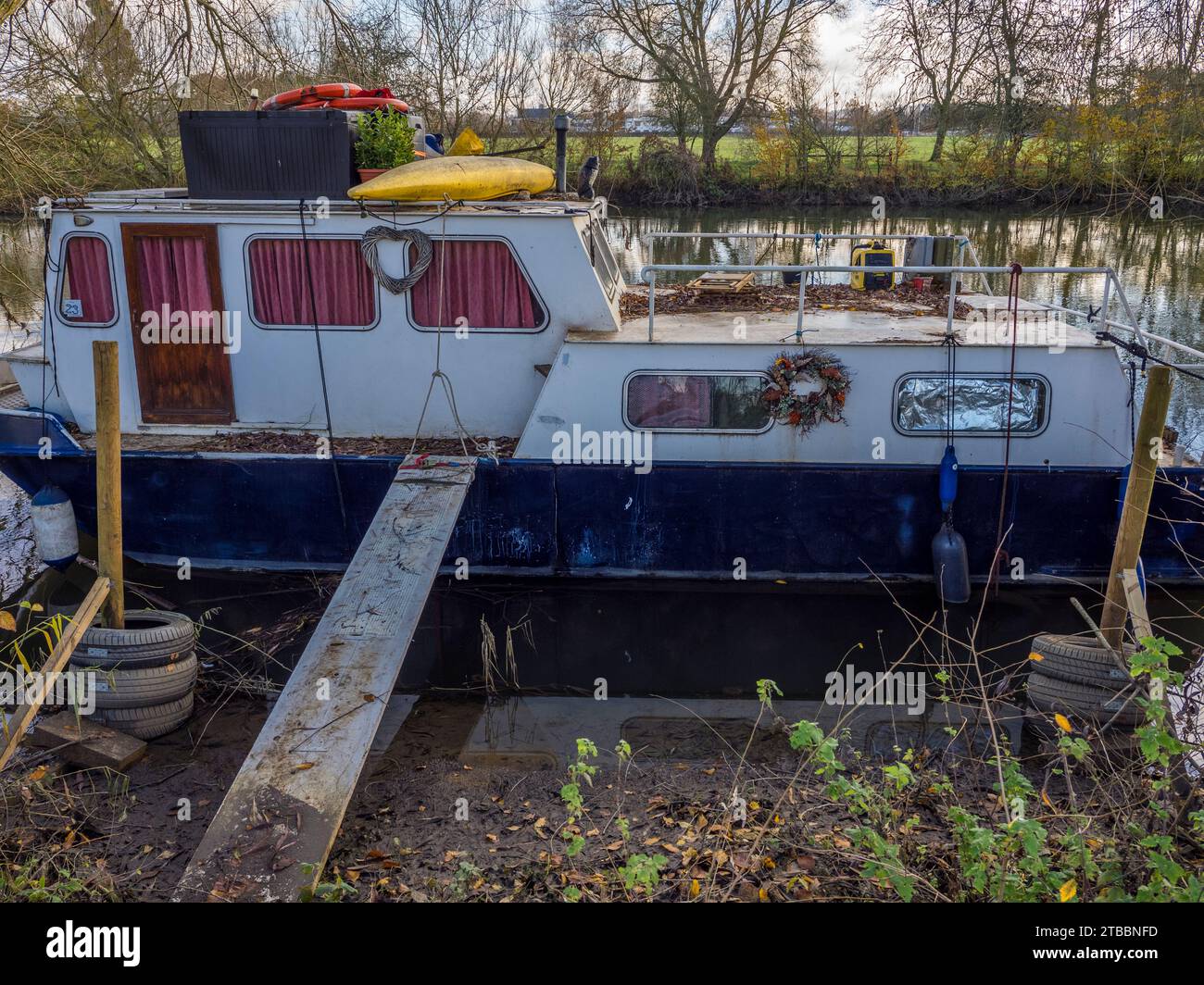 Hausboot, am Ufer der Themse, Wallingford, Oxfordshire, England, Vereinigtes Königreich, GB Stockfoto