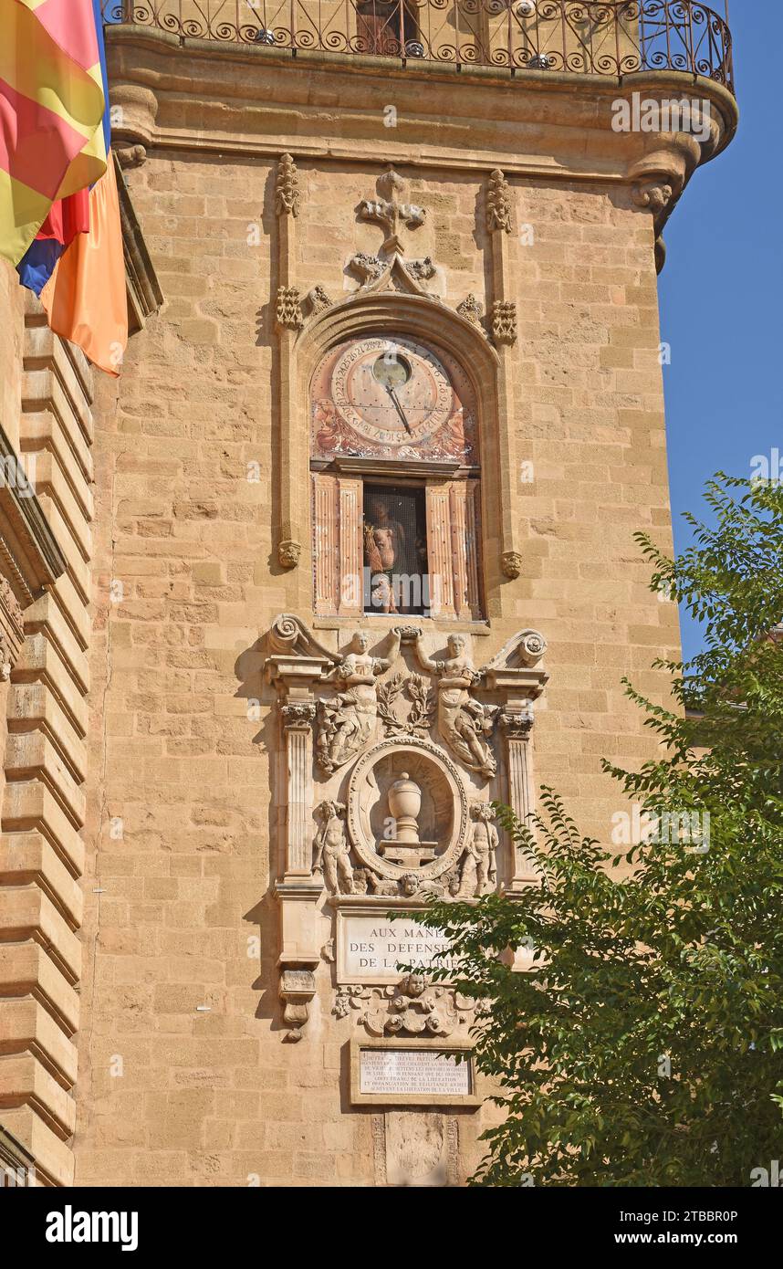 Der Glockenturm, Tour de l'Horloge, des Hotels de Ville, Aix-en-Provence, erbaut 1510, ein schlichtes Design, mit applizierter Dekoration in extravagantem Stil Stockfoto