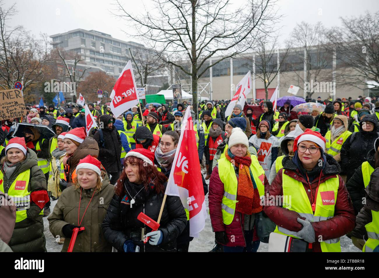 Dürfen Angestellte Im öffentlichen Dienst Demonstrieren Berlin, Deutschland. Dezember 2023. Mitglieder verschiedener