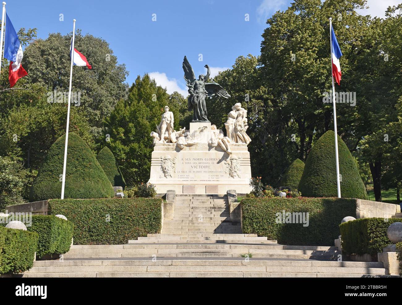 Le Monument aux morts, Kriegsdenkmal, von Béziers, Frankreich, erbaut 1925, ungewöhnlicherweise werden keine einzelnen Soldaten aufgeführt. Der Bildhauer Jean-Antoine Injalbert Stockfoto