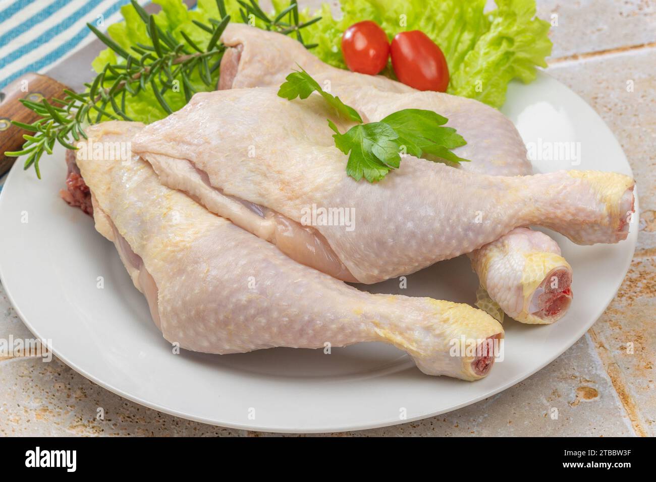 Rohe Hähnchenschenkel, Nahaufnahme Stockfoto