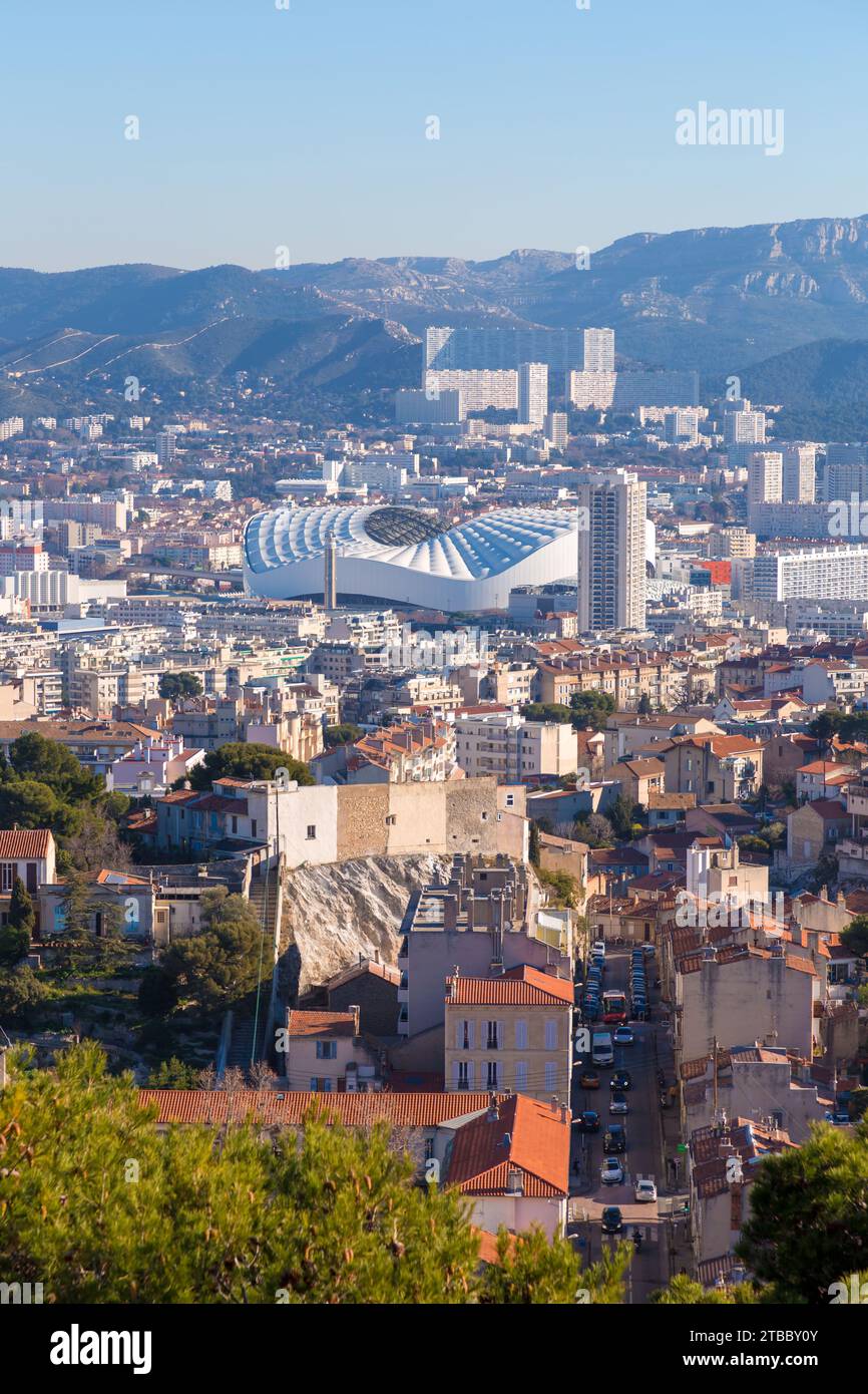 Marseille, Frankreich - 28. Januar 2022: Luftaufnahme der Stadt Marseille an einem sonnigen Wintertag, der französischen Riviera, Frankreich. Stockfoto