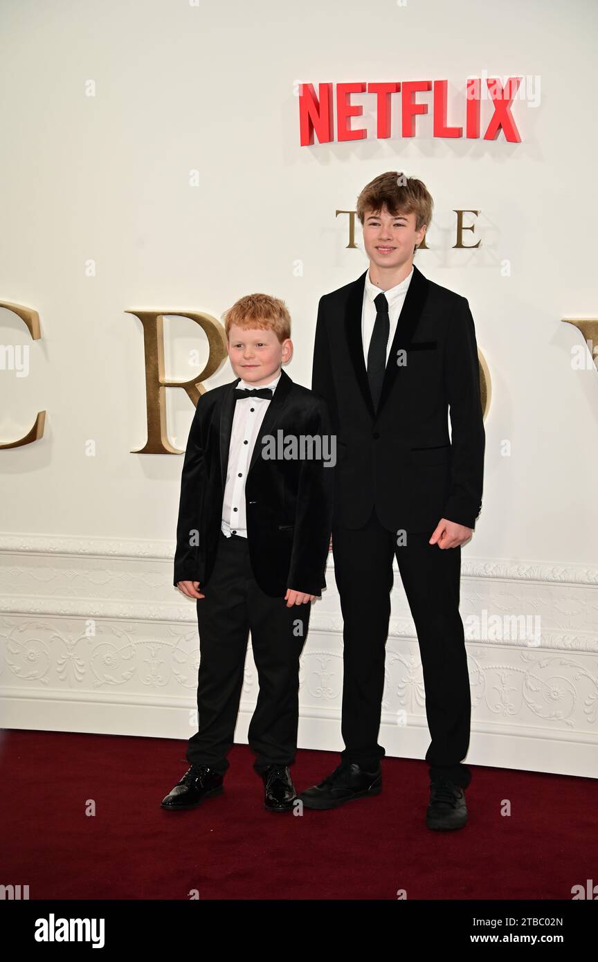 London, Großbritannien. Dezember 2023. Teddy Hawley und Timothee Sambor nehmen an Netflix Teil und präsentieren die Crown Finale Celebration in der Royal Festival Hall in London. Quelle: Siehe Li/Picture Capital/Alamy Live News Stockfoto