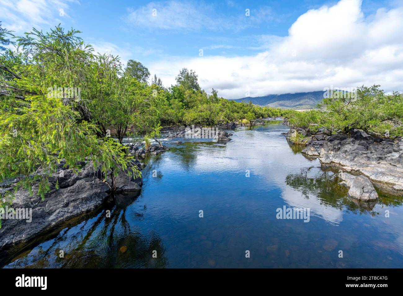 Felsiger Abschnitt des Mann River an der Cangai Bridge, Jackadgery, NSW, Australien Stockfoto