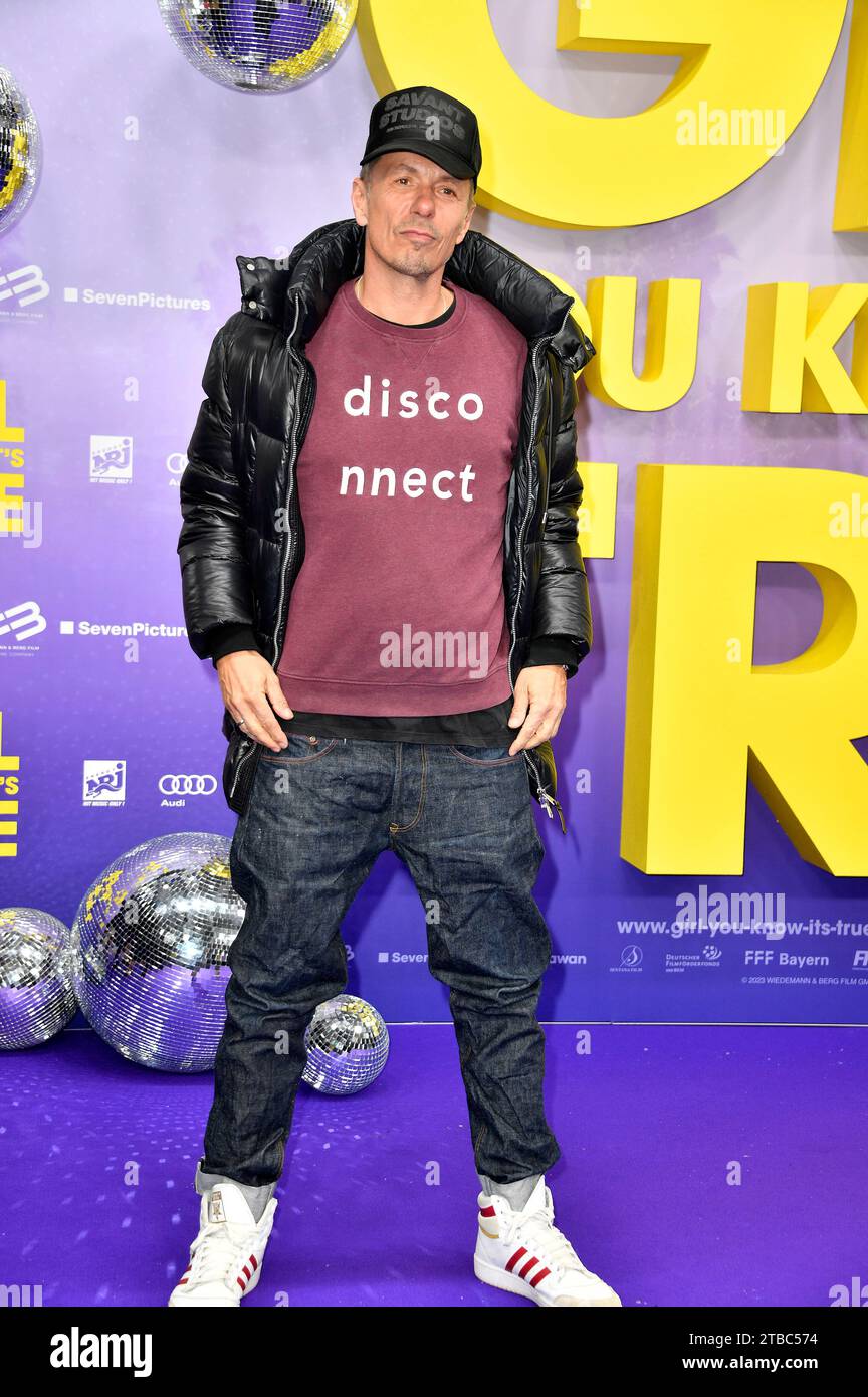 Michael „Michi“ Beck bei der Premiere des Kinofilms „Girl You Know IT's True“ im Zoo Palast. Berlin, 05.12.2023 Stockfoto