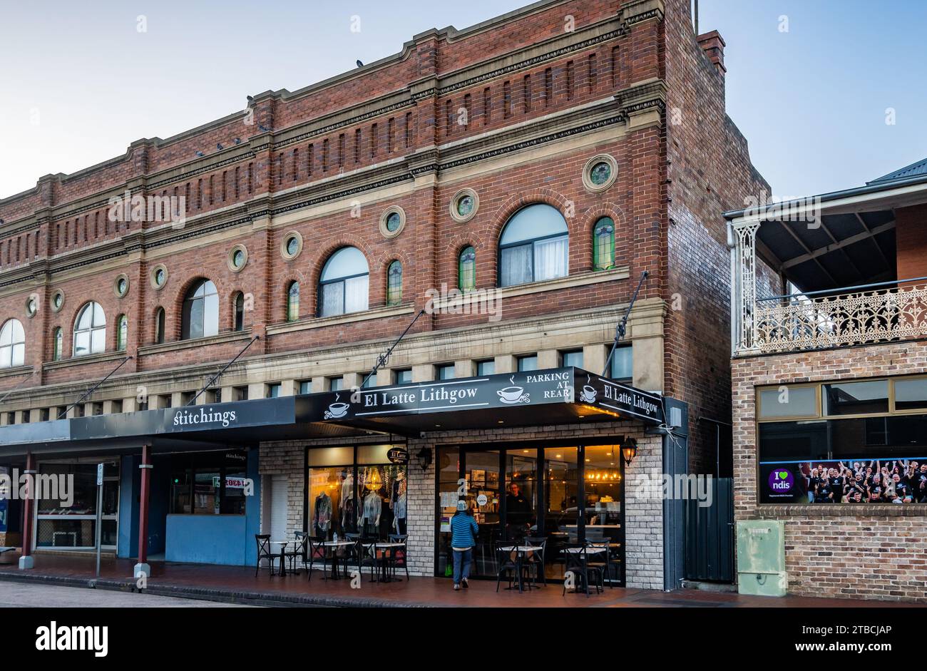 Ein Coffee Shop auf der Straße einer kleinen Stadt. New South Wales, Australien. Stockfoto