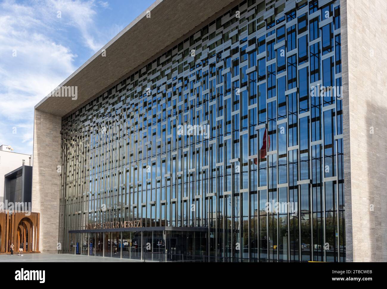 Taksim, Istanbul – Türkei 15. November 2023: Außenansicht des neuen Atatürk Cultural Center (AKM) Stockfoto