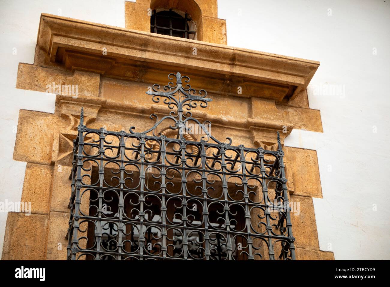 Wunderschöner geschmiedeter Grill eines historischen Gebäudes in Ricote, im Ricote Valley, Region Murcia, Spanien Stockfoto