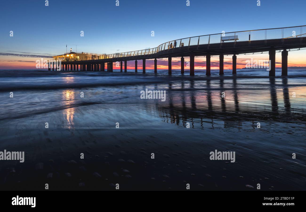 Der Pier bei Sonnenuntergang Stockfoto