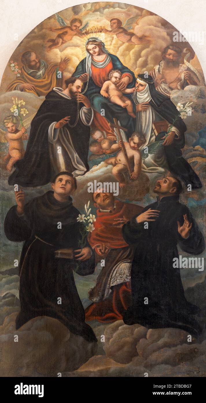 VICENZA, ITALIEN - 5. NOVEMBER 2023: Das barocke Gemälde der Madonna unter den Heiligen in der Kathedrale von unbekanntem Künstler. Stockfoto