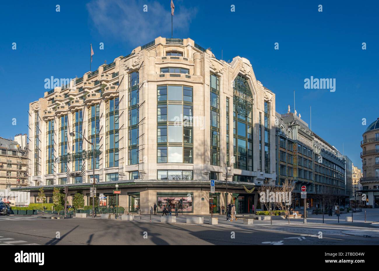 Paris, Frankreich - 12 06 2023: Kaufhaus La Samaritaine. Außenansicht der Fassade vom Pont Neuf Stockfoto