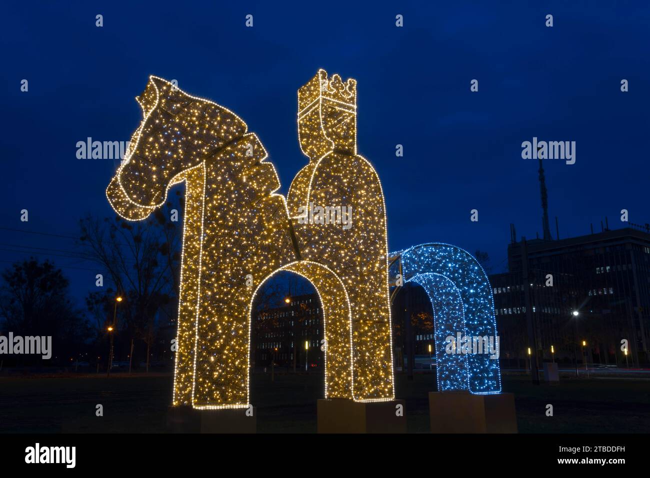 Deutschlands erster Kaiser Otto der große auf seinem Pferd, Lichterwelt, Universitätsplatz, Magdeburg, umfangreichste Weihnachts- und Winterbeleuchtung Stockfoto