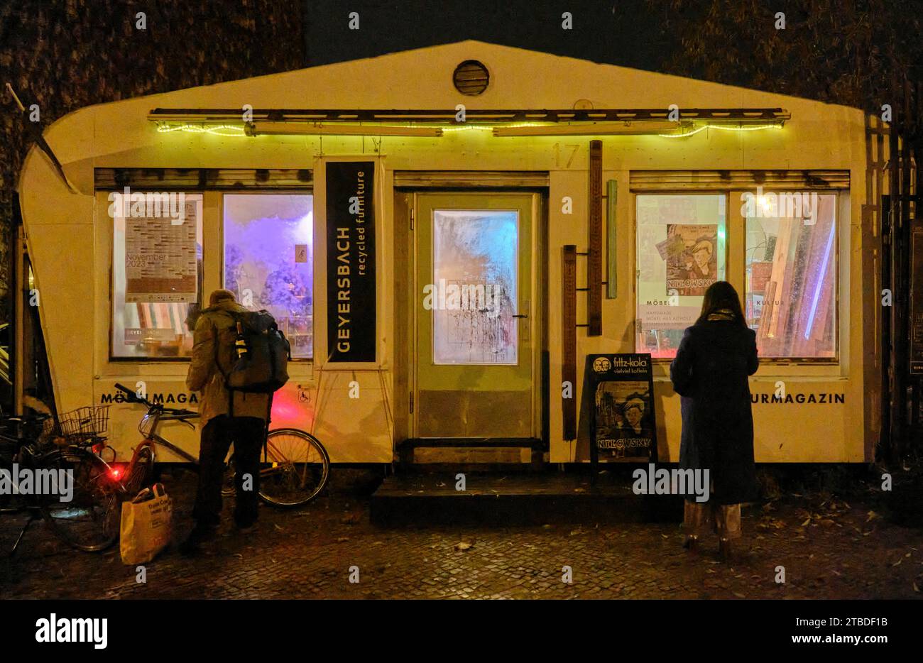 Deutschland, Berlin, 23. November 2023, RaumErweiterungsHalle (REH), Kopenhagener 17, Prenzlauer Berg (Bucheinführung Nilowsky) (Graphic Novel des Autors Stockfoto