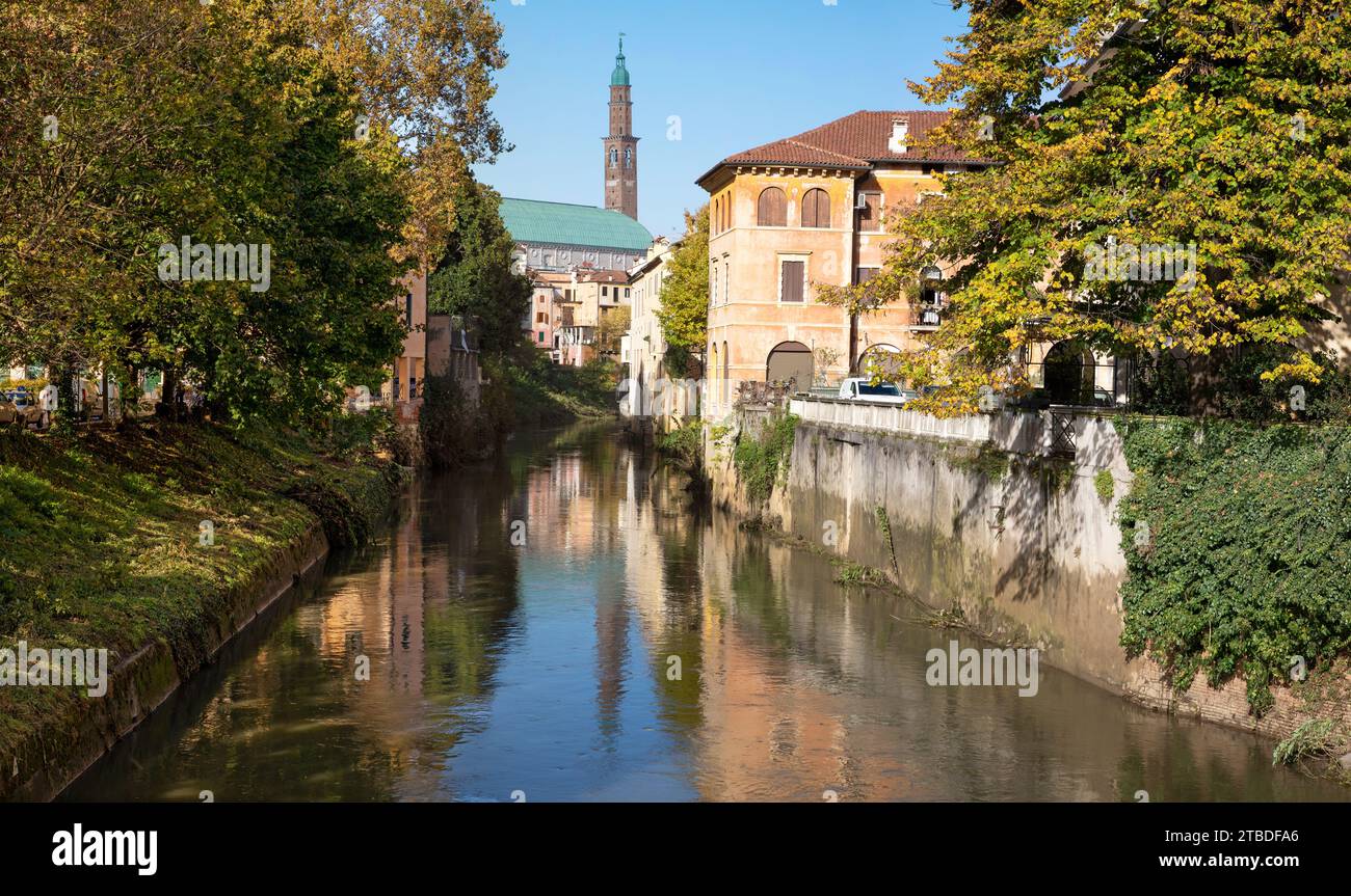 Vicenza - der Blick auf die Kathedrale und den Fluss. Stockfoto