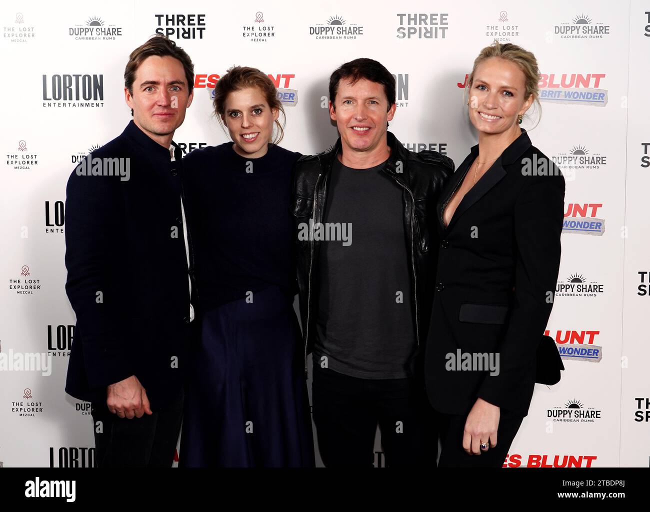 Edoardo Mapelli Mozzi, Prinzessin Beatrice, James Blunt und seine Frau Sofia Wellesley (links-rechts) kommen zur Vorführung von James Blunts One Brit Wonder im Picturehouse Central in London an. Bilddatum: Mittwoch, 6. Dezember 2023. Stockfoto