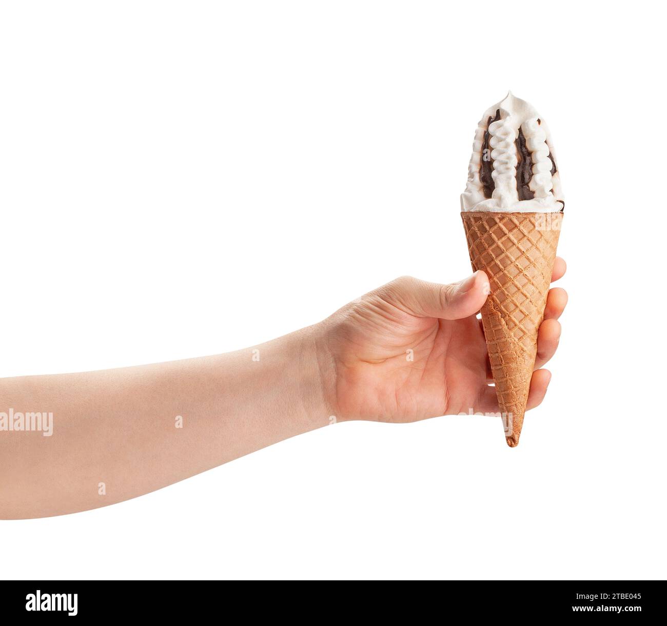 Eiskegel im Handweg isoliert auf weiß Stockfoto