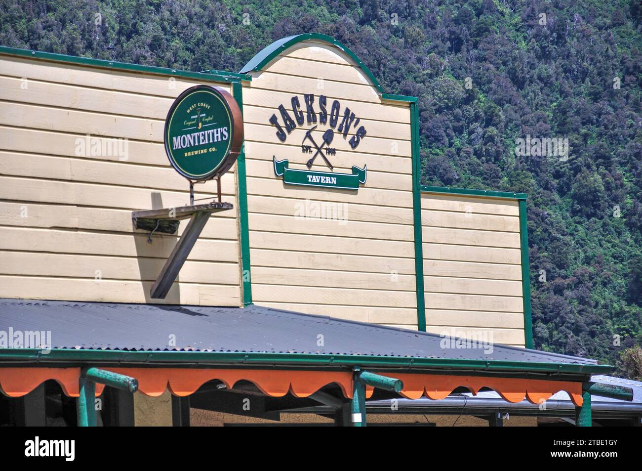 Historische Jackson's Tavern (1868), State Highway 73, Jacksons, Westland District, West Coast Region, Südinsel, Neuseeland Stockfoto