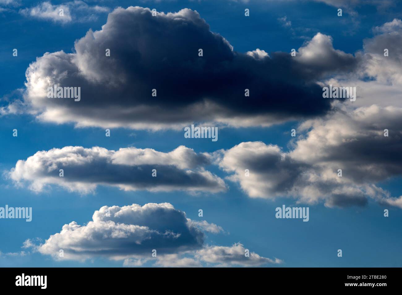 Tief fliegende Wolken Sutton Suffolk UK Stockfoto