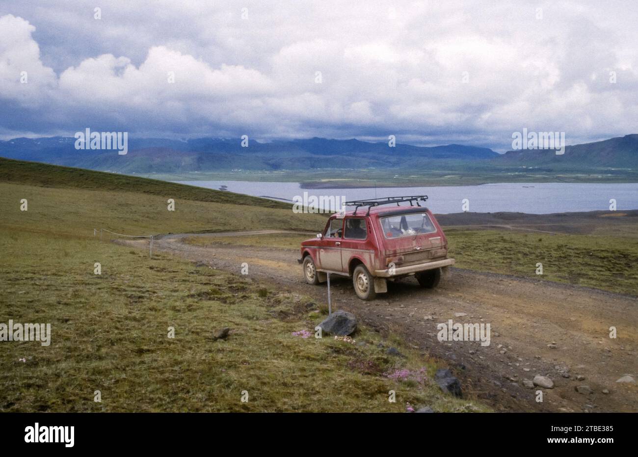 Ein Archivfoto aus dem Jahr 1991 eines Niva Jeeps mit Allradantrieb in Zentral-Island Stockfoto