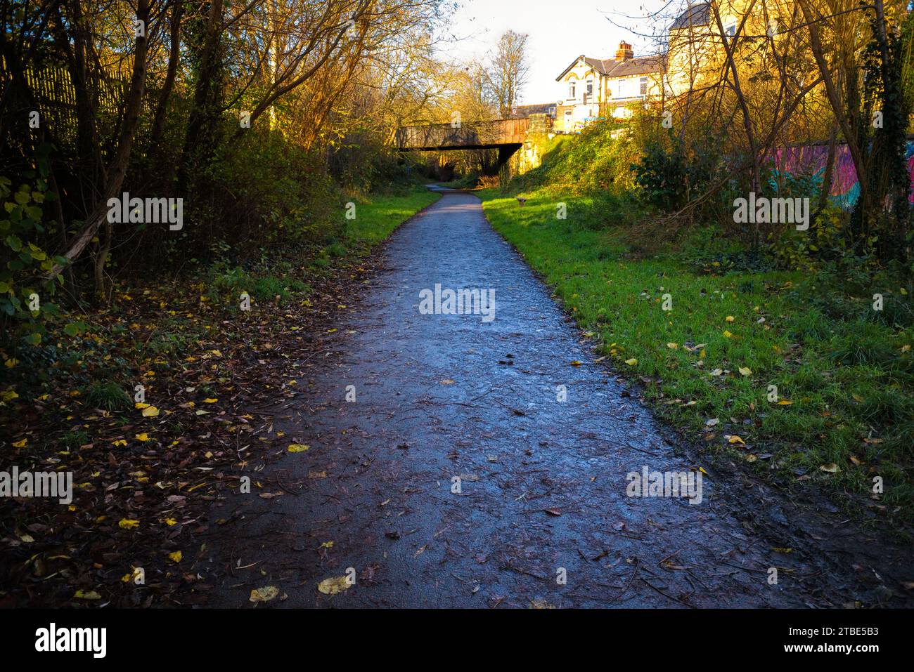 Der Beginn der Schlackenstrecke, die von Scarborough nach Whitby entlang der alten Eisenbahnstrecke verbindet Stockfoto