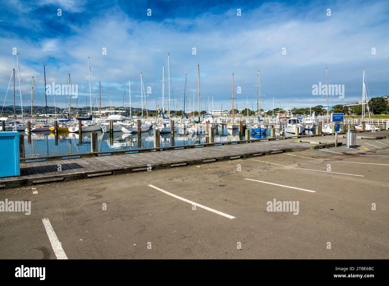 Fahrzeugrückwand oder Hintergrund, Yachthafenparkplatz Stockfoto