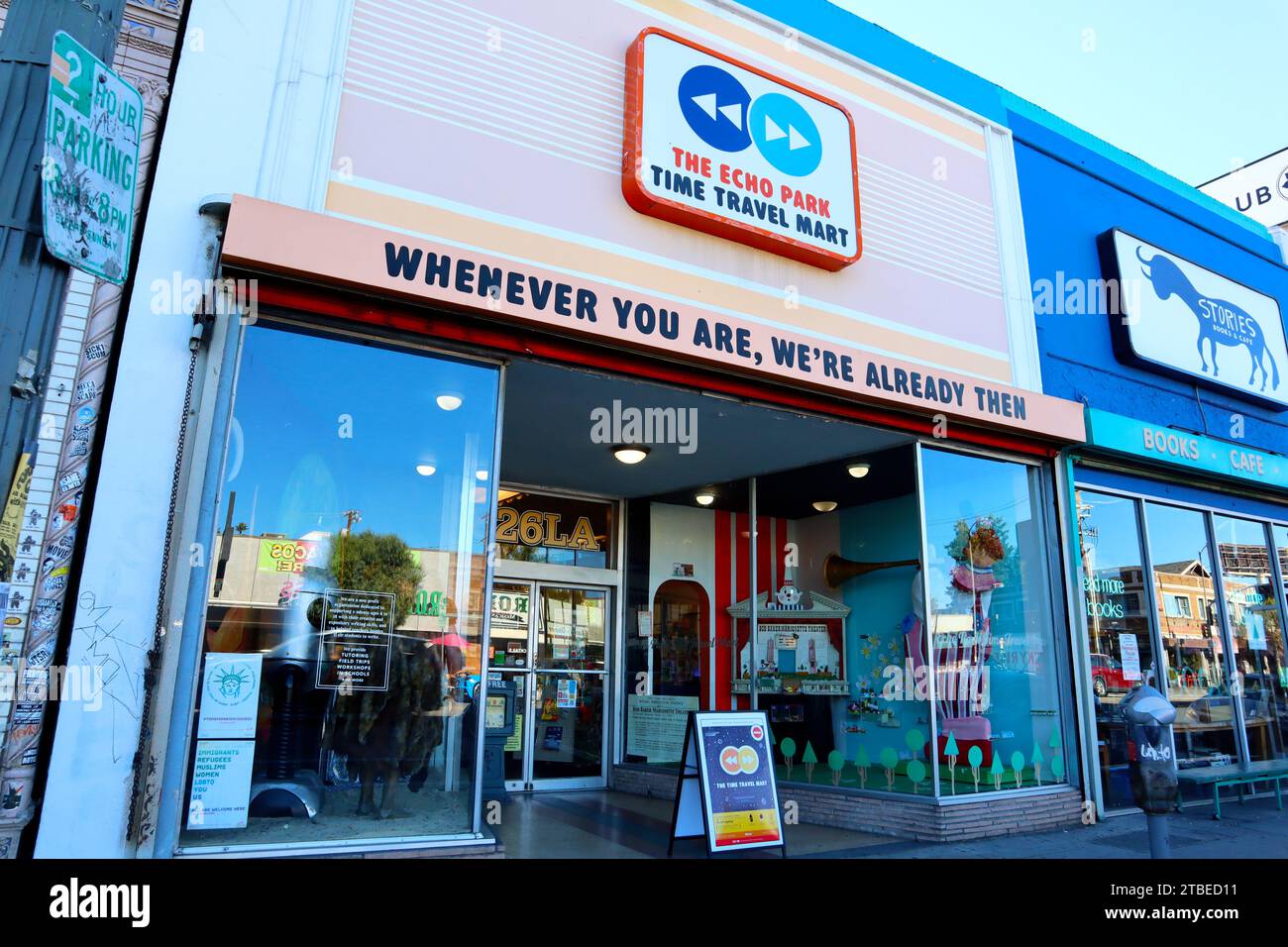 Los Angeles, Kalifornien, Echo Park Time Travel Mart. Der gemeinnützige Time Travel Mart verkauft Waren, die Sie für eine Reise durch die vierte Dimension benötigen Stockfoto