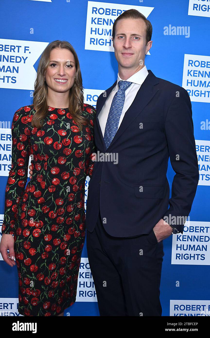 Mariah Kennedy-Cuomo und die Verlobte Tellef Lundevall nehmen am 6. Dezember 2023 an der Robert F Kennedy Ripple of Hope Award Gala im Midtown Hilton in New York, New York, USA Teil. Robin Platzer/ Twin Images/ Credit: SIPA USA/Alamy Live News Stockfoto