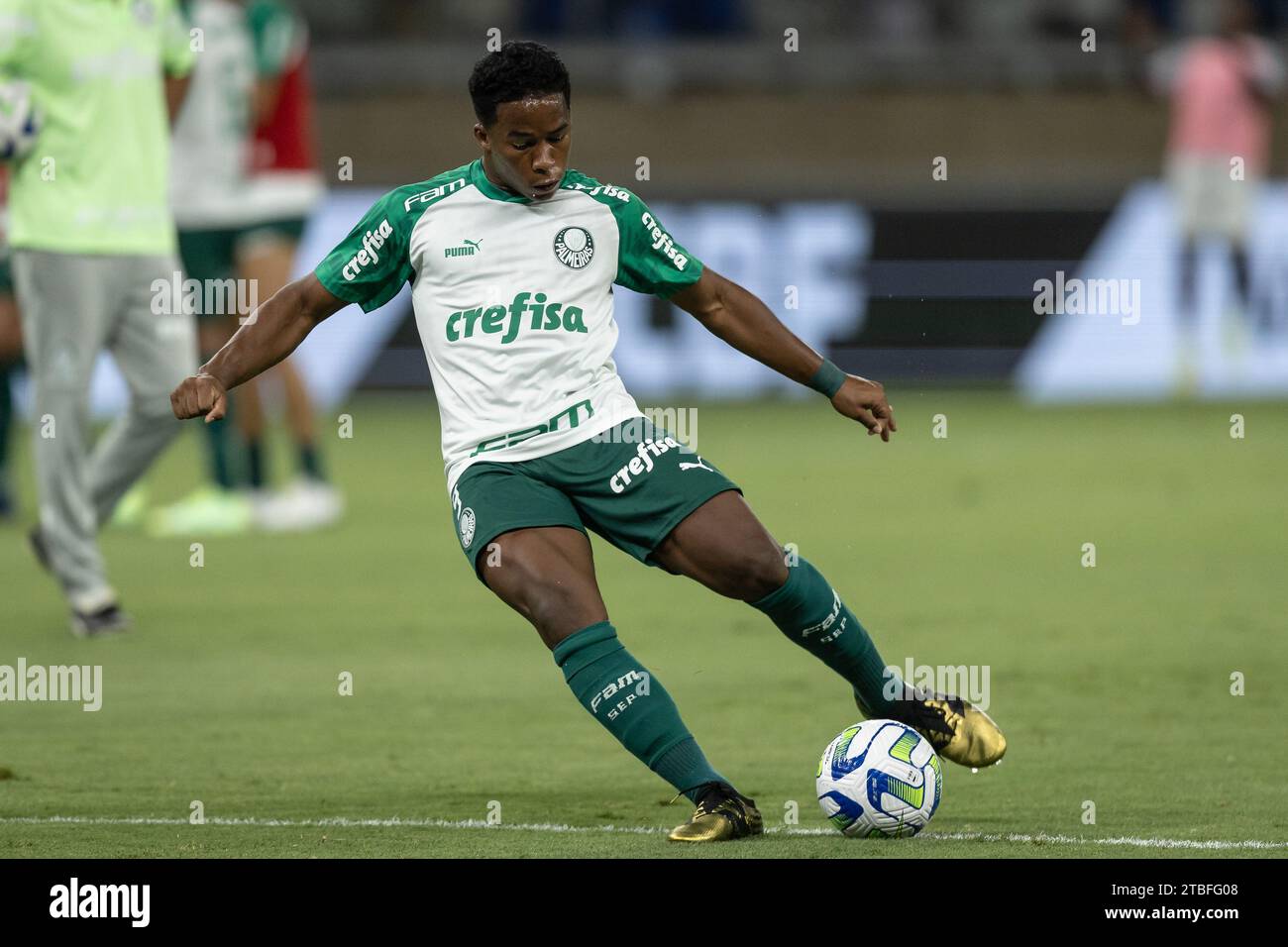 Belo Horizonte, Brasilien. Dezember 2023. Der Spieler Endrick während eines Spiels gegen Cruzeiro, gültig für die achtunddreißigste Runde der brasilianischen Meisterschaft A 2023 im Governador Magalhães Pinto Stadium (Mineirão) in Belo Horizonte Credit: Brazil Photo Press/Alamy Live News Stockfoto