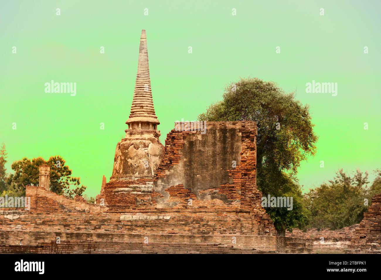 Ruinen von buddhistischen alten Shichara, Dagoba, Stupa in Südthailand, Ayutthaya. Die antike Hauptstadt des Königreichs Ayutthaya, die Sia vorausging Stockfoto