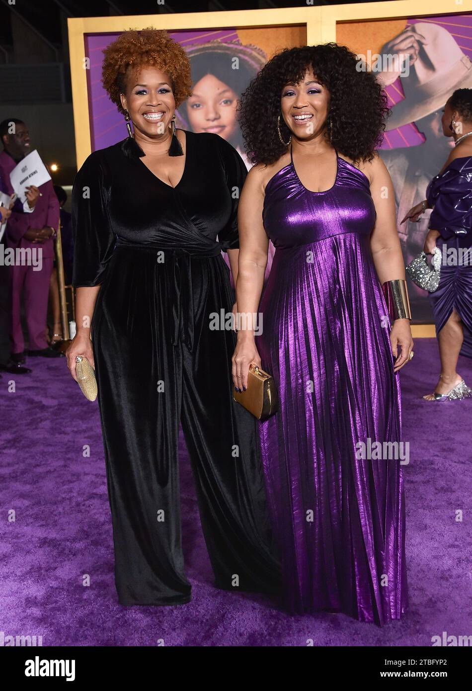 Beverly Hills, USA. Dezember 2023. Erica Campbell und Tina Campbell kamen am 6. Dezember 2023 zur Uraufführung „The Color Purple“ im Academy Museum in Beverly Hills, Kalifornien. © Lisa OConnor/AFF-USA.com Credit: AFF/Alamy Live News Stockfoto