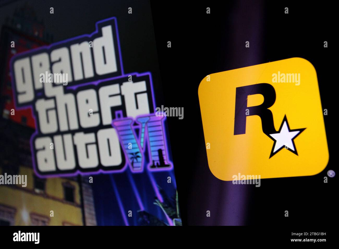 Sleman, Yogyakarta, Indonesien. Dezember 2023. In dieser Abbildung sind das Logo des amerikanischen Videospielverlegers mit Sitz in New York City, Rockstar Games und das Logo des Grand Theft Auto VI (GTA VI) auf einem Smartphone-Bildschirm zu sehen. Rockstar Games veröffentlichte offiziell einen Trailer für das Spiel Grand Theft Auto VI (GTA VI), die neueste in der legendären Spielserie seit den 2000er Jahren, die 2025 veröffentlicht werden soll. (Kreditbild: © Angga Budhiyanto/ZUMA Press Wire) NUR REDAKTIONELLE VERWENDUNG! Nicht für kommerzielle ZWECKE! Stockfoto