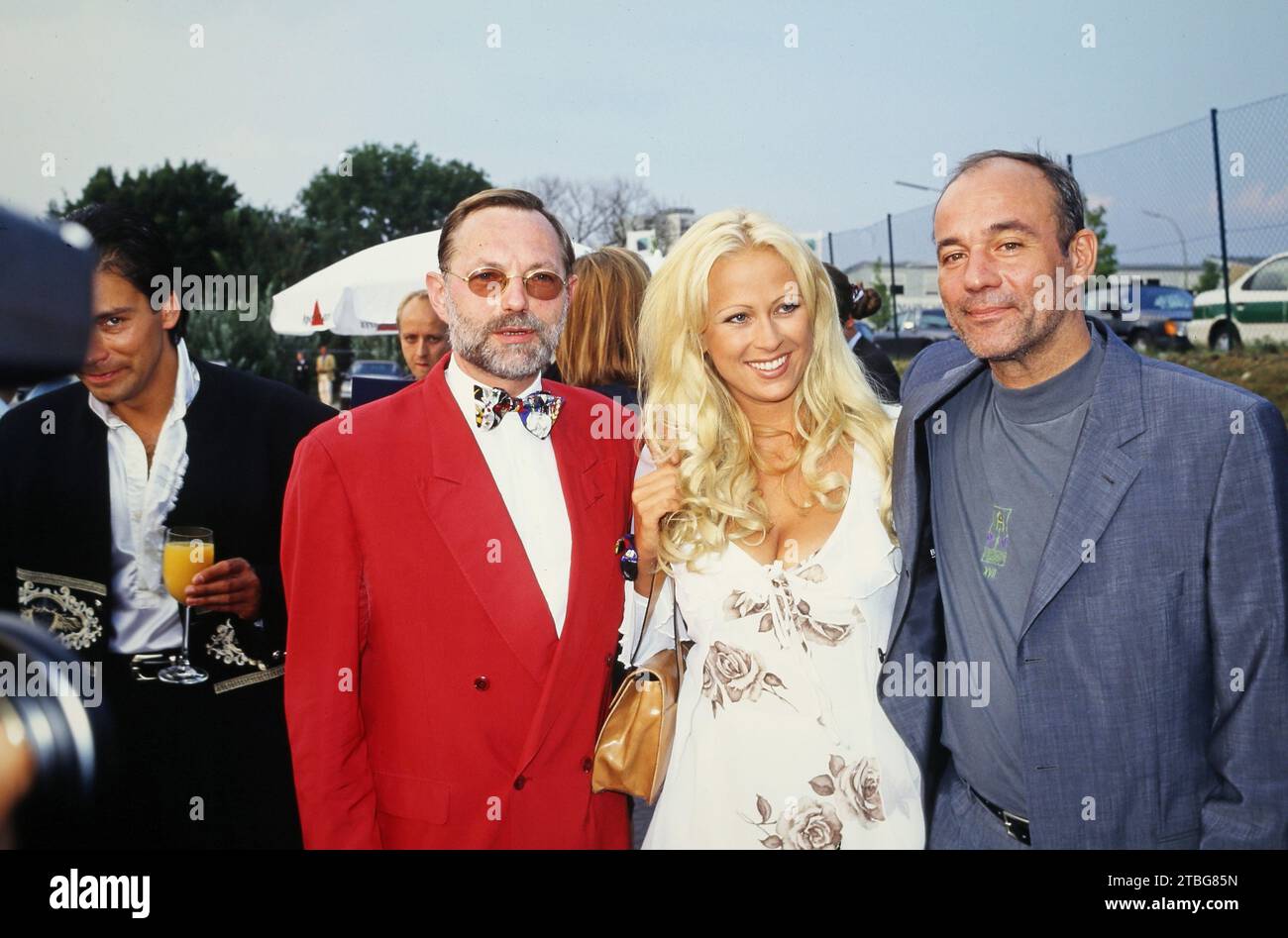 Gastronom Hans Peter Wodarz (links) mit Jenny Elvers und Heiner Lauterbach, Deutschland um 2000. Stockfoto