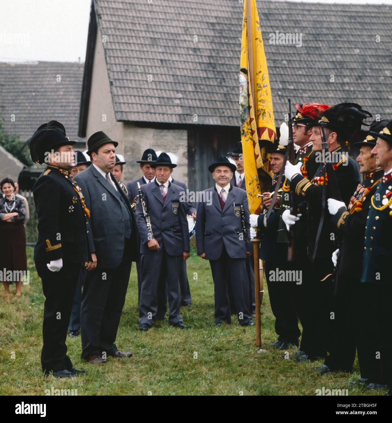 Der Mond ist nur a nackerte Kugel, ARD Fernsehfilm, Regie: Jörg Graser, Deutschland, 1980, Szene mit Bruno Dallansky, links, Karl Friedrich, 2.v.links. Der Mond ist nur a nackerte Kugel, TV-Film, Regie: Jörg Graser, Deutschland, 1980, Szene mit Bruno Dallansky, links, Karl Friedrich, 2.from links Stockfoto