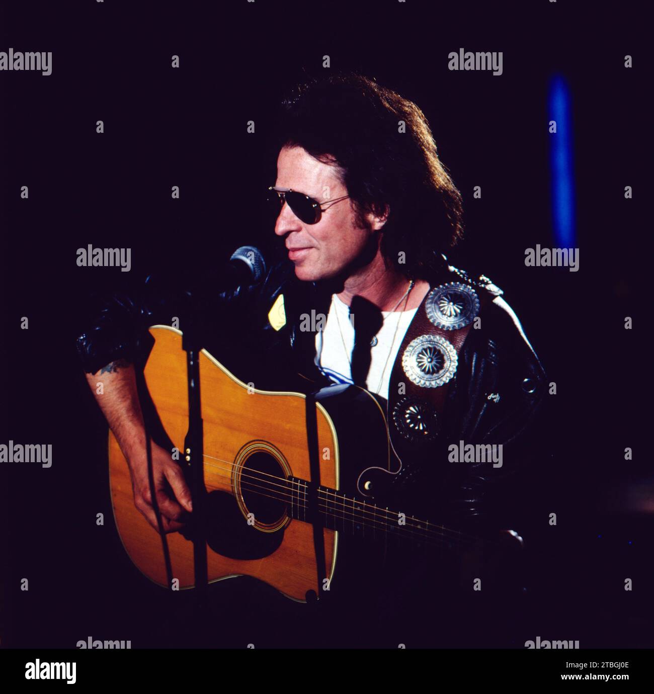 Country Joe McDonald, alias Joseph McDonald, amerikanischer Gitarrist, Folk Musik und Rock Sänger, TV Auftritt, Deutschland, 1981. Stockfoto