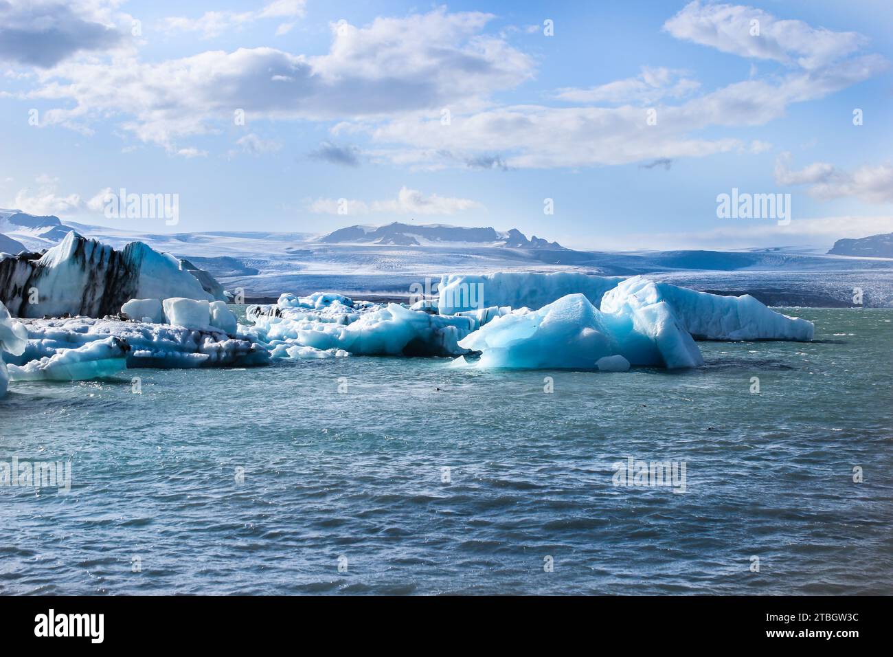 Catturare la bellezza senza tempo dei ghiacciai islandesi, Taube l'arte ghiacciata della natura incontra una serenità mozzafiato Stockfoto
