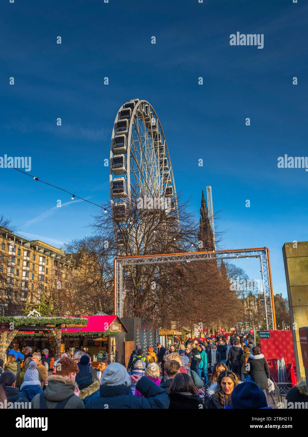 Das große Rad zu Edinburghs Weihnachten 2023 – in den Princes Street Gardens, Edinburgh Stockfoto