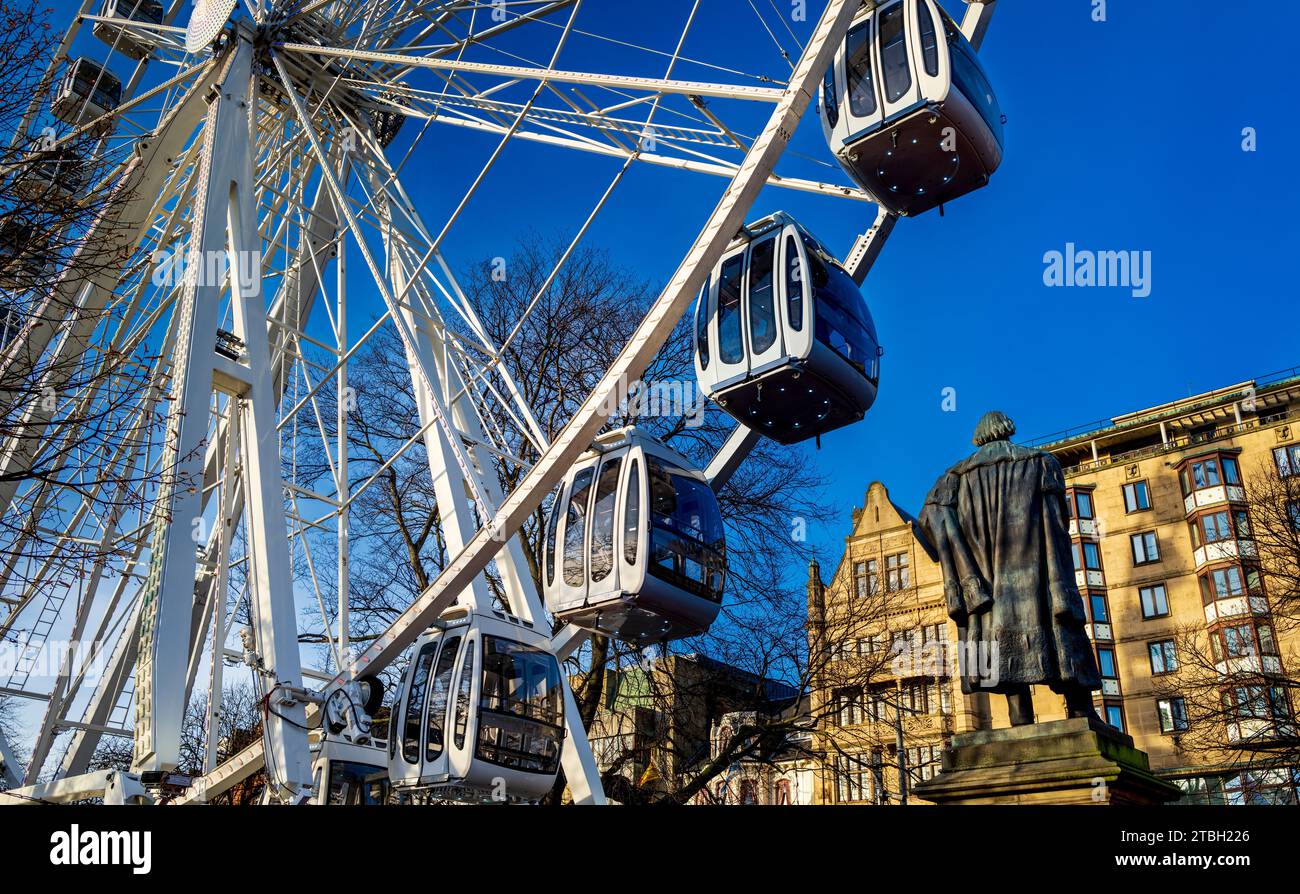 Das große Rad zu Edinburghs Weihnachten 2023 – in den Princes Street Gardens, Edinburgh Stockfoto