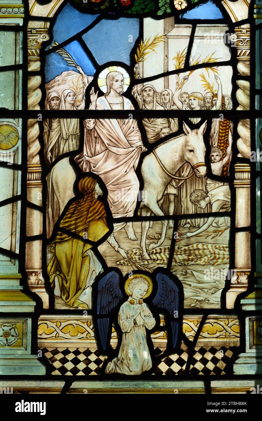 Palmensonntag mit dem triumphalen Einzug Jesu Christi in Jerusalem auf einem Esel. Buntglasfenster in der Chester Kathedrale Stockfoto