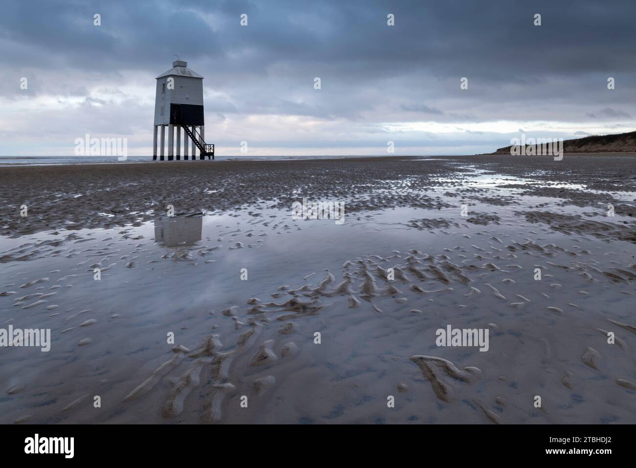 Burrnham's Stelted Low Lighthouse at Dawn, Burnham on Sea, Somerset, England. Winter (Februar) 2023. Stockfoto
