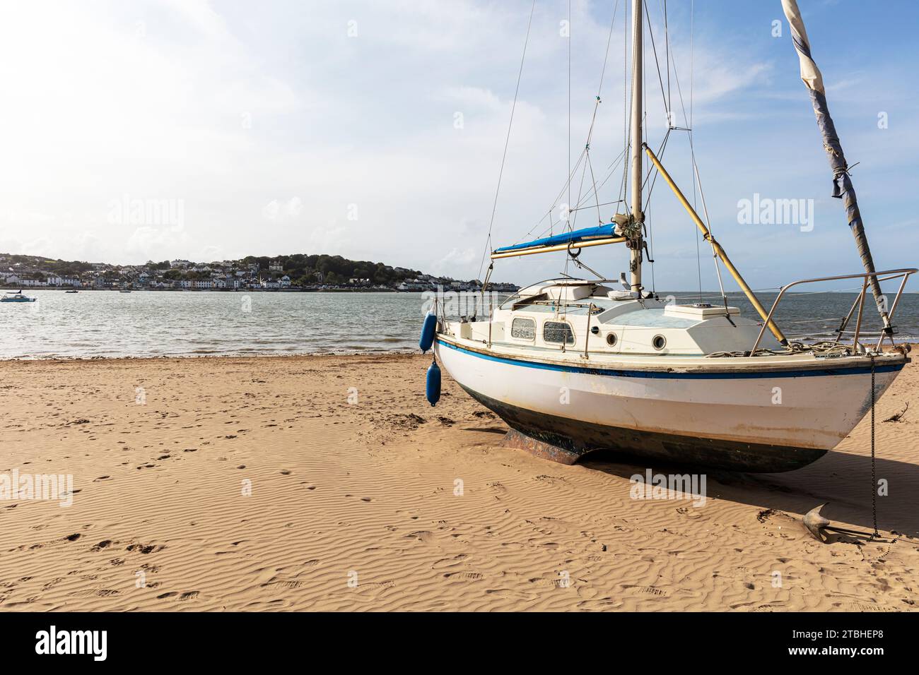Instow, Devon, Großbritannien, England, Instow Devon, Instow UK, Instow England, Yacht, Boot, am Strand, Instow, Instow Beach, Instow Village, Village, Strände, Stockfoto