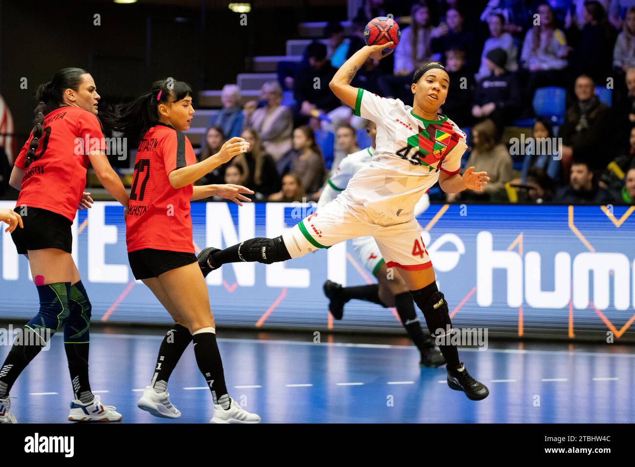 frederikshavn-d-nemark-dezember-2023-josephine-nkou-45-aus-dem