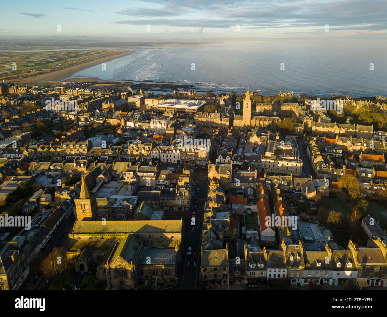 Aus der Vogelperspektive von St. Andrews bei Wintersonne, Fife, Schottland, Großbritannien Stockfoto