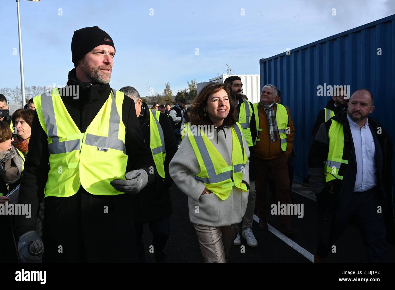 © REMY GABALDA/MAXPPP - TOULOUSE 07/12/2023 Matthieu Guesné PDG de Lhyfe et Carole DELGA présidente région Occitanie présentent le plus Grand Site de Production d'hydrogène vert et renouvelable de France à Bessières dans la Banlieue Toulousaine. La philosophie de Matthieu Guesné, le fondateur de Lhyfe, EST d'aller Directement vers l'hydrogène 100% 'vert', par Opposition à l'hydrogène 'gris', issu des hydrocarbures ou de l'électricité du réseau Einweihung des Produktionsstandorts für erneuerbare Wasserstoffe Lhyfe Occitanie in Bessieres, Südwesten Frankreichs am 7. Dezember 2023. Stockfoto