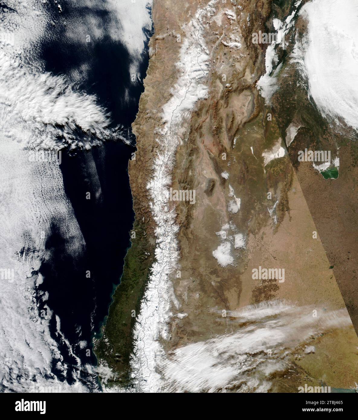 Satellitenbild des Andengebirges zwischen Chile und Argentinien. Stockfoto